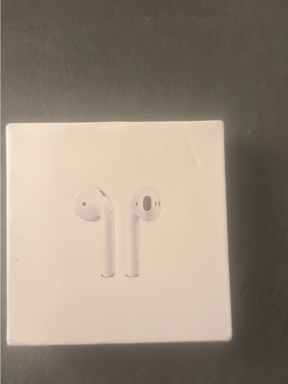 Apple White Wireless Earbuds with Charging Case Artwork